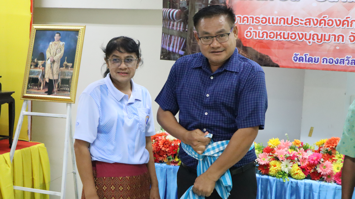 วันศุกร์ที่ 10 ตุลาคม  2568 เวลา 10.00 น. นายวิเชียร แตนกระโทก เป็นประธานในพิธี มอบใบประกาศให้กลุ่มแม่บ้าน ตามโครงการฝึกอบรมอาชีพระยะสั้น การทอผ้าขาวม้า       โดยมีคณะผู้บริหาร หัวหน้าส่วนราชการ เจ้าหน้าที่กองสวัสดิการฯ เข้าร่วมในครั้งนี้ และได้รับความประสบผลสำเร็จจากการขาย มีรายได้ ใช้ในการซื้อวัสดุอุปกรณ์บางส่วน ทำใ้ห้สามารถต่อยอด ในการทอผ้าขาวม้าและผ้าถุงลายต่างๆ เป็นรายได้เสริม จากการอบรมในครั้งนี้    ณ ห้องประชุมชั้น 2  องค์การบริหารส่วนตำบลสารภี