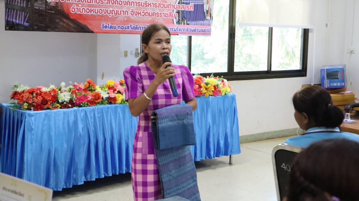 วันศุกร์ที่ 10 ตุลาคม  2568 เวลา 10.00 น. นายวิเชียร แตนกระโทก เป็นประธานในพิธี มอบใบประกาศให้กลุ่มแม่บ้าน ตามโครงการฝึกอบรมอาชีพระยะสั้น การทอผ้าขาวม้า       โดยมีคณะผู้บริหาร หัวหน้าส่วนราชการ เจ้าหน้าที่กองสวัสดิการฯ เข้าร่วมในครั้งนี้ และได้รับความประสบผลสำเร็จจากการขาย มีรายได้ ใช้ในการซื้อวัสดุอุปกรณ์บางส่วน ทำใ้ห้สามารถต่อยอด ในการทอผ้าขาวม้าและผ้าถุงลายต่างๆ เป็นรายได้เสริม จากการอบรมในครั้งนี้    ณ ห้องประชุมชั้น 2  องค์การบริหารส่วนตำบลสารภี