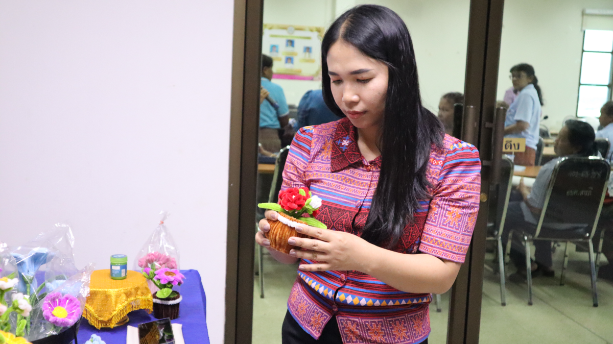 วันศุกร์ที่ 10 ตุลาคม  2568 เวลา 10.00 น. นายวิเชียร แตนกระโทก เป็นประธานในพิธี มอบใบประกาศให้กลุ่มแม่บ้าน ตามโครงการฝึกอบรมอาชีพระยะสั้น การทอผ้าขาวม้า       โดยมีคณะผู้บริหาร หัวหน้าส่วนราชการ เจ้าหน้าที่กองสวัสดิการฯ เข้าร่วมในครั้งนี้ และได้รับความประสบผลสำเร็จจากการขาย มีรายได้ ใช้ในการซื้อวัสดุอุปกรณ์บางส่วน ทำใ้ห้สามารถต่อยอด ในการทอผ้าขาวม้าและผ้าถุงลายต่างๆ เป็นรายได้เสริม จากการอบรมในครั้งนี้    ณ ห้องประชุมชั้น 2  องค์การบริหารส่วนตำบลสารภี