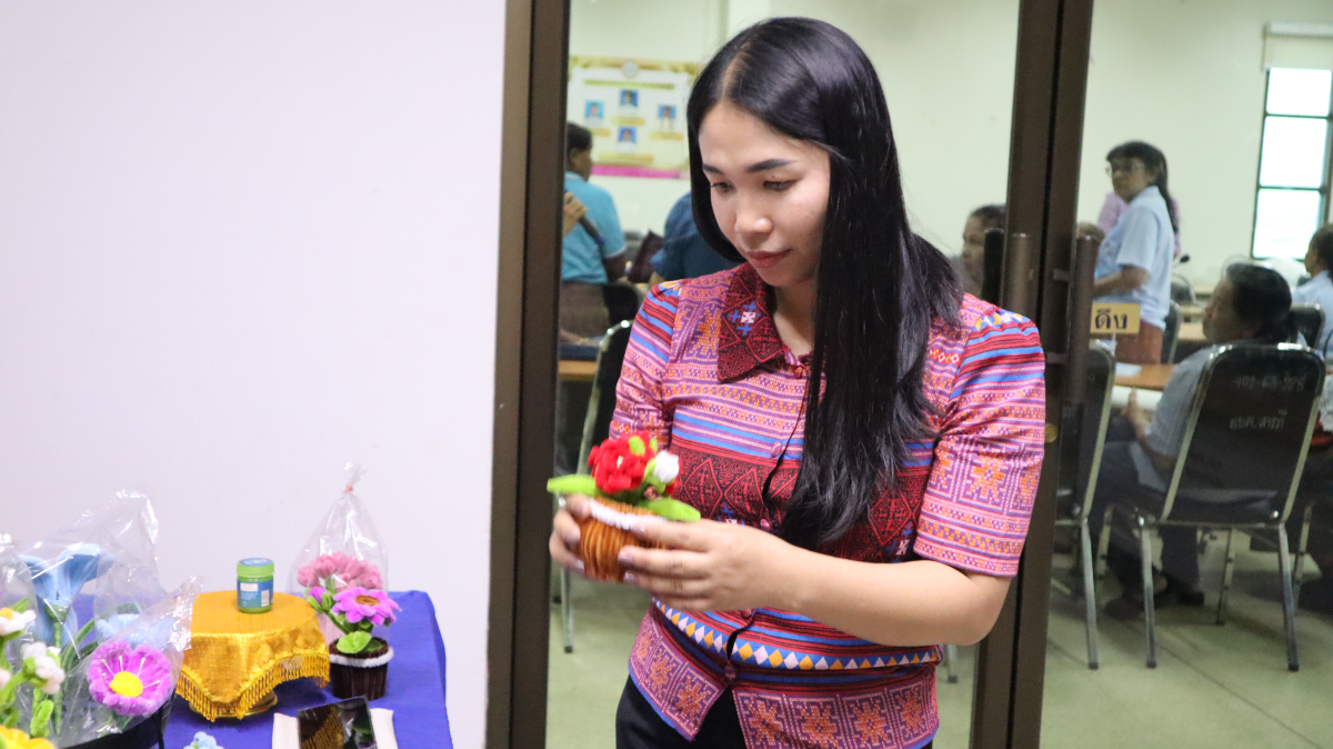 วันศุกร์ที่ 10 ตุลาคม  2568 เวลา 10.00 น. นายวิเชียร แตนกระโทก เป็นประธานในพิธี มอบใบประกาศให้กลุ่มแม่บ้าน ตามโครงการฝึกอบรมอาชีพระยะสั้น การทอผ้าขาวม้า       โดยมีคณะผู้บริหาร หัวหน้าส่วนราชการ เจ้าหน้าที่กองสวัสดิการฯ เข้าร่วมในครั้งนี้ และได้รับความประสบผลสำเร็จจากการขาย มีรายได้ ใช้ในการซื้อวัสดุอุปกรณ์บางส่วน ทำใ้ห้สามารถต่อยอด ในการทอผ้าขาวม้าและผ้าถุงลายต่างๆ เป็นรายได้เสริม จากการอบรมในครั้งนี้    ณ ห้องประชุมชั้น 2  องค์การบริหารส่วนตำบลสารภี